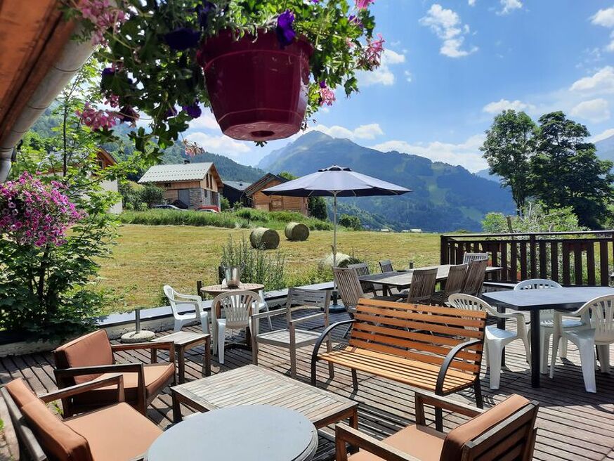 Hôtel Le Tatami à Valloire- terrasse été