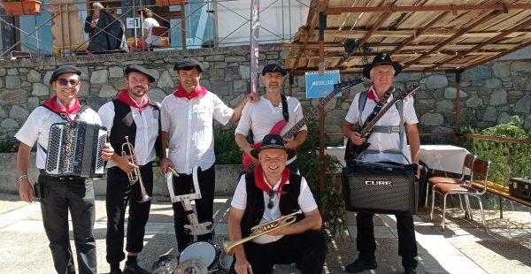 Fanfare dans les rues de Valloire - Cocktail des montagnes