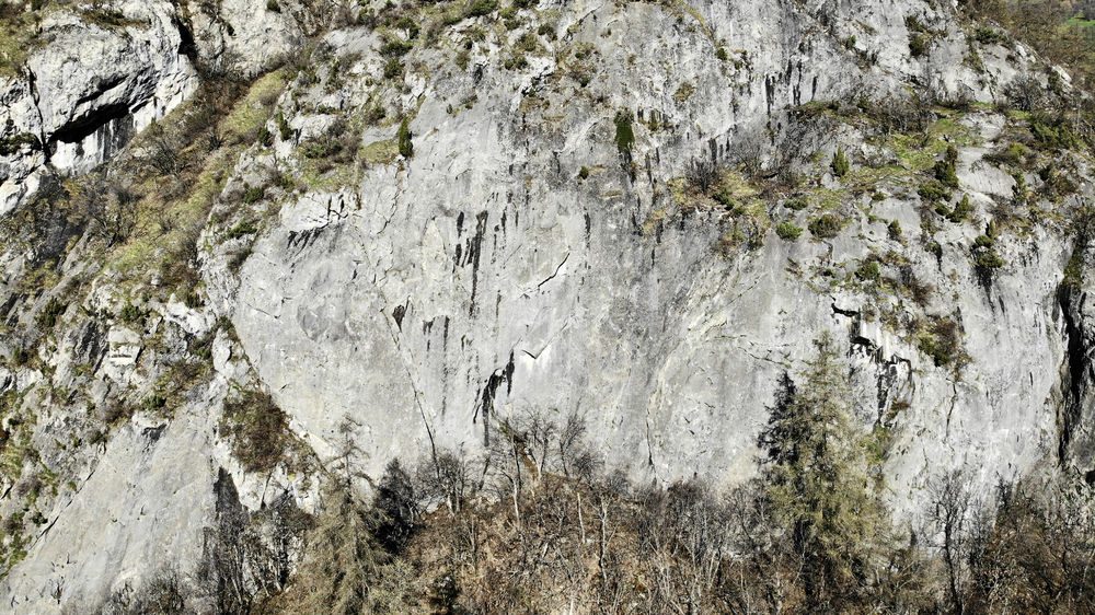 Site d'escalade de la Chappelle de Poingt-Ravier milieu