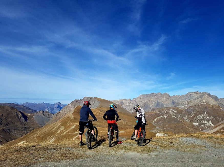 Colomban noir en VTT à Valloire