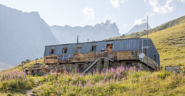 Le Refuge des Aiguilles d'Arves