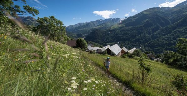 Balade au hameau du col jusqu'aux 3 Croix - Itinéraire de randonnée pédestre