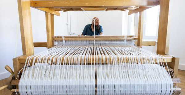 Démonstration de tissage artisanal par Guillaume Millot - Tissage de Séquanie