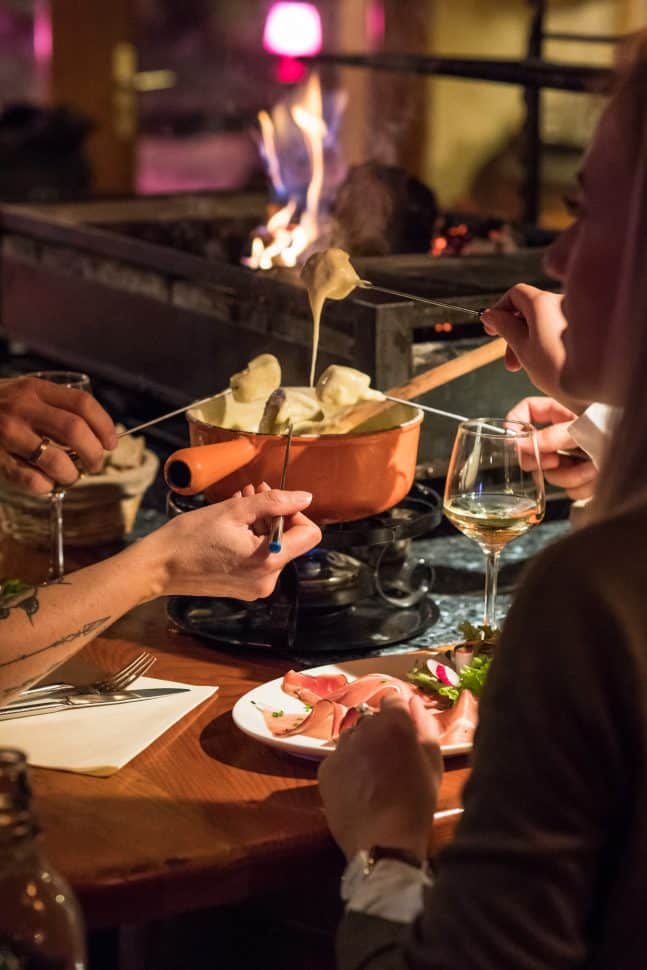 Fondue savoyarde entre amis à valloire