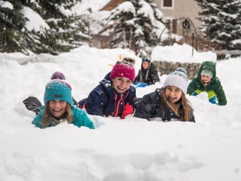 jeux-enfants-neige-valloire.jpg