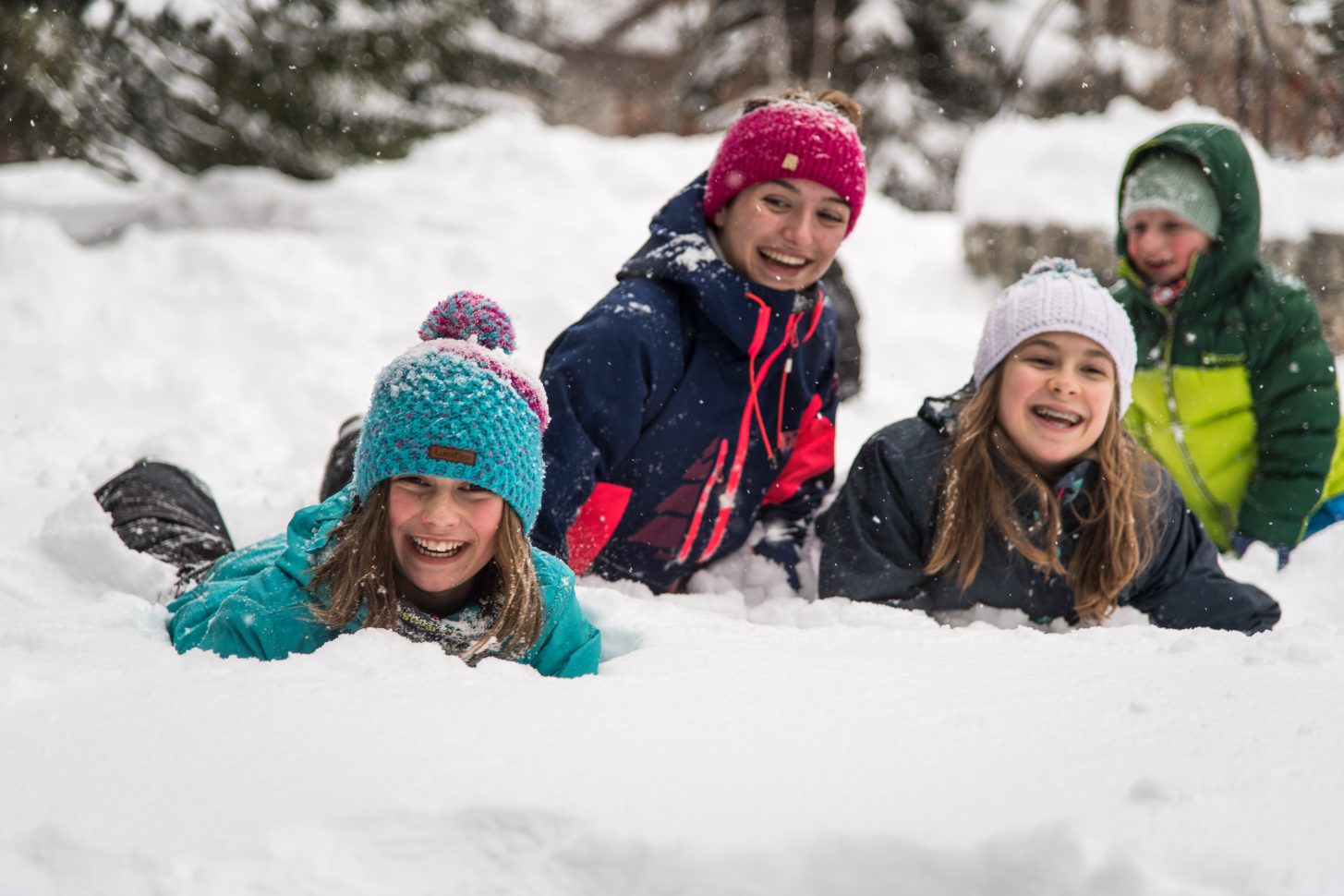Enfants dans la neige à valloire