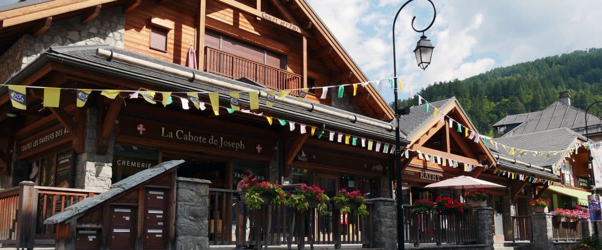 Commerces, services, artisans et producteurs à Valloire