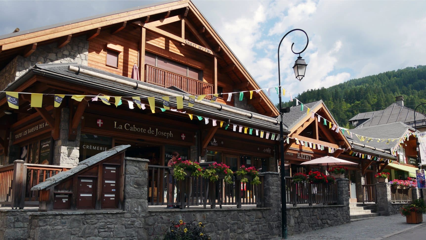 Rue commerçante à Valloire-Galibier