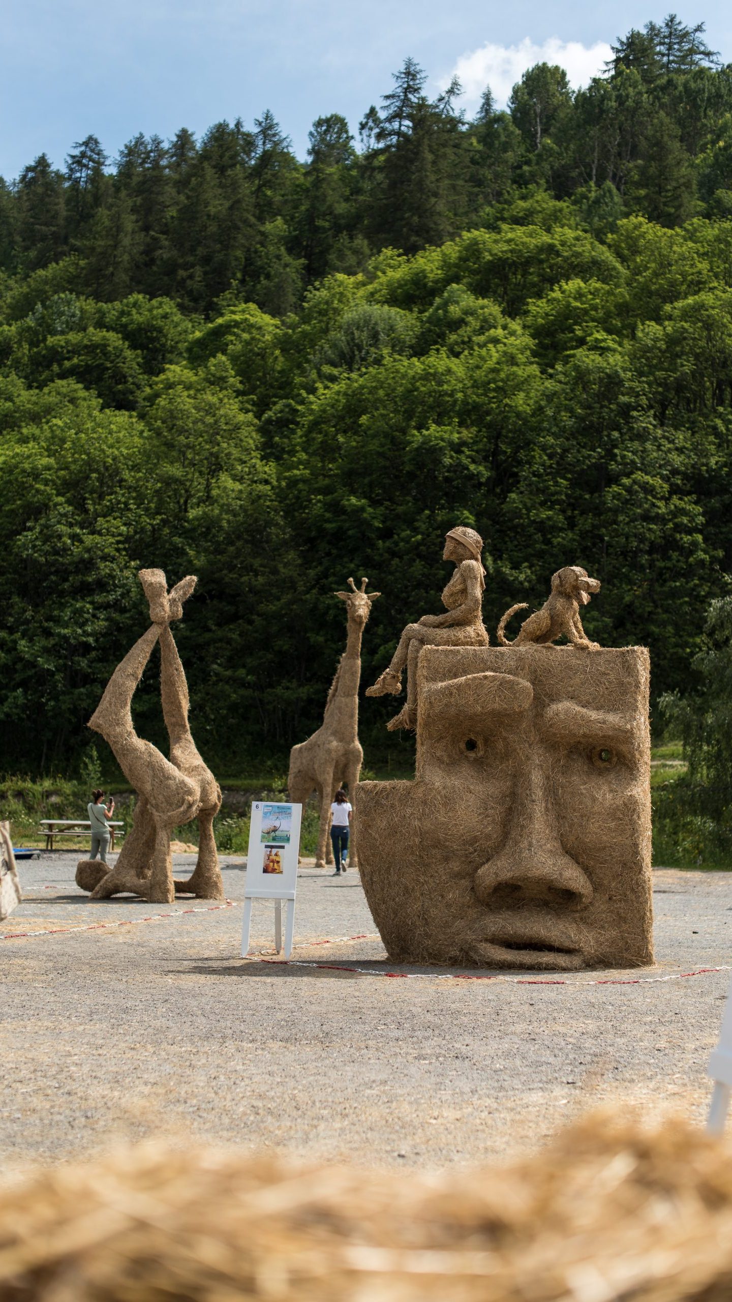 concours de sculptures sur paille et foin à Valloire