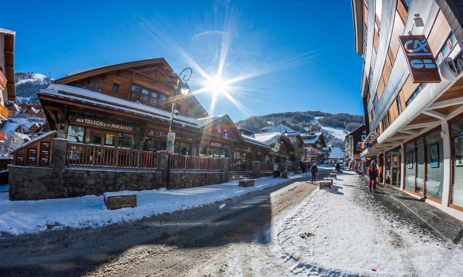 Rue commerçante à Valloire-Galibier