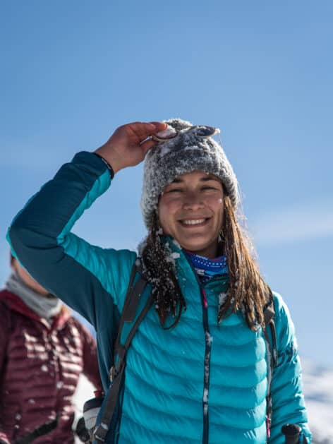 valloire-galibier-portrait-femme-doudoune-bleue.jpg