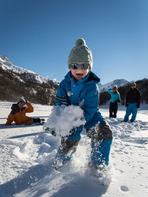 jeux-enfant-neige-valloire.jpg