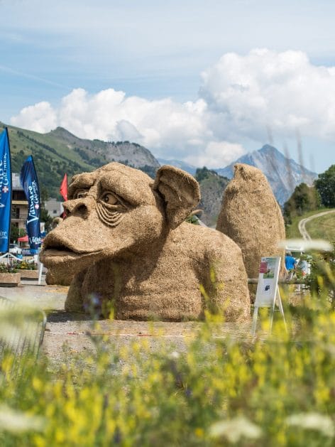 concours-de-sculpture-paille-foin-été-2020-valloire.jpg