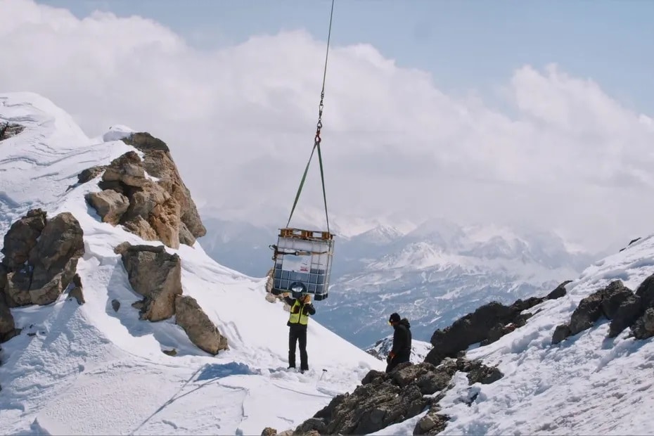 bière du galibier déposée au sommet du glacier de la clapière