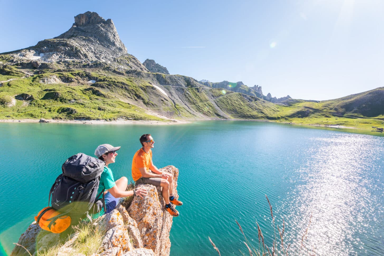 Randonneurs au lac du Grand Ban à 2450m d'altitude à Valloire