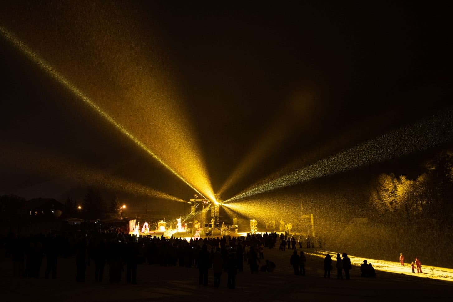 lumière de projecteur spectacle concours de sculpture sur glace de Valloire