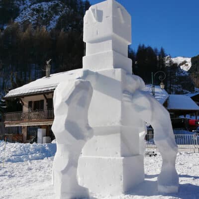 sculpture-neige-valloire-Il-se-passe-quelque-chose_LASTOVICKA