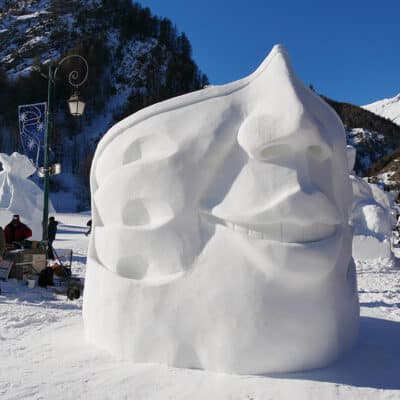 sculpture-sur-neige-Un-Sourire-ça change-tout_GRAMMONT