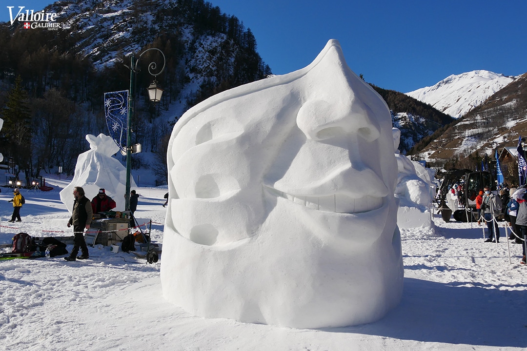 sculpture-sur-neige-Un-Sourire-ça change-tout_GRAMMONT