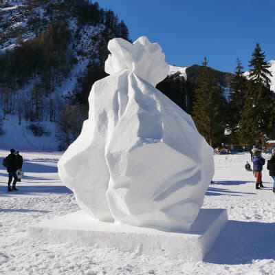 Sculpture-sur-neige-Bag-full-of-Shit_KINNA