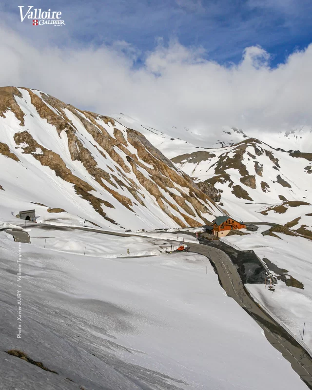 [En direct] 🟢 Le tunnel du Galibier est ouvert 🏔️ Que l'été commence ☀️ 😎 infos ouverture du tunnel et modalités de circulation savoie-route.fr

#Valloire #Galibier #ValloireGalibier #coldugalibier #picofthemoment #spring #summer #printemps #ete #cycling #montagne #mountains #alpes #alps #savoie